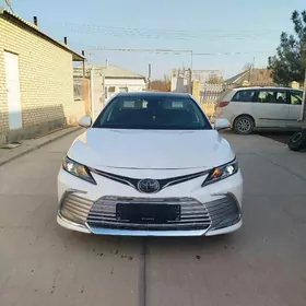 Toyota Camry 2021