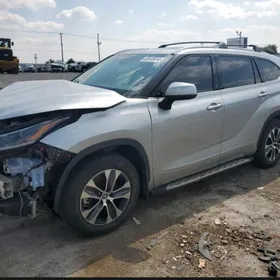 Toyota Highlander 2021