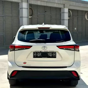 Toyota Highlander 2021