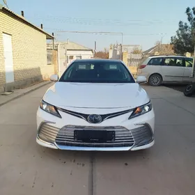Toyota Camry 2021