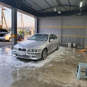BMW E39 2000