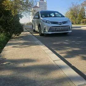 Toyota Sienna 2020