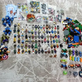 Лего игрушки.