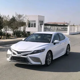 Toyota Camry 2021