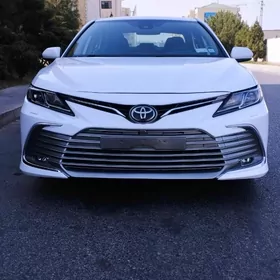Toyota Camry 2021