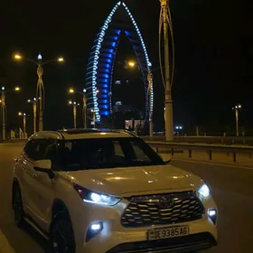 Toyota Highlander 2021