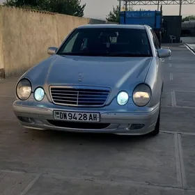 Mercedes-Benz E320 2001