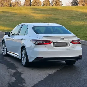 Toyota Camry 2021