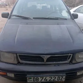 Mitsubishi Chariot 1995