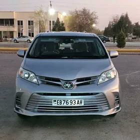 Toyota Sienna 2019