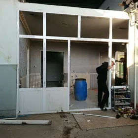 aýna, gapy alýuman.