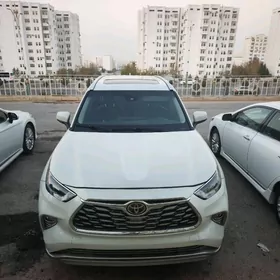 Toyota Highlander 2021