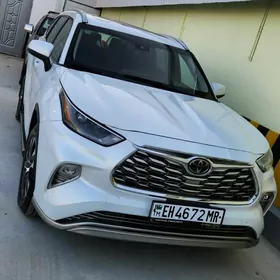 Toyota Highlander 2021