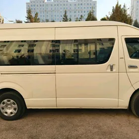 Toyota Hiace 2005