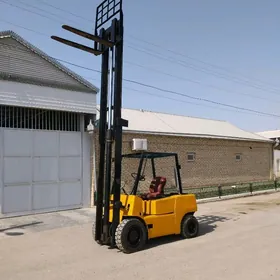Kara Forklift 2000