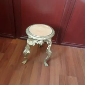 столик ставить телефон