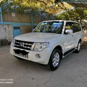 Mitsubishi Pajero 2012