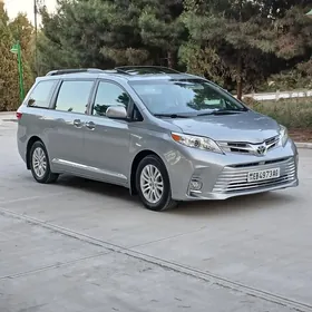 Toyota Sienna 2016