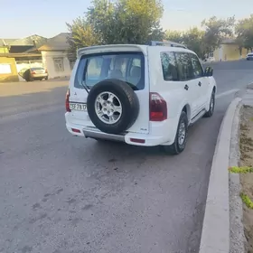 Mitsubishi Pajero 2003