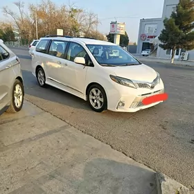 Toyota Sienna 2018