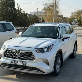 Toyota Highlander 2021