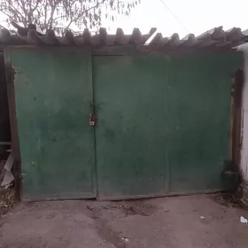 Железный гараж