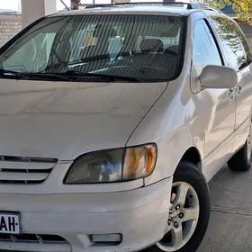 Toyota Sienna 2001