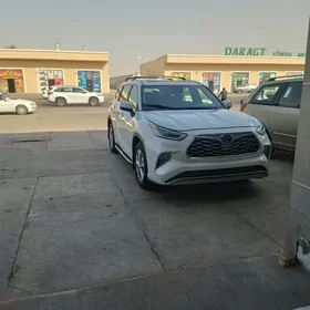 Toyota Highlander 2021