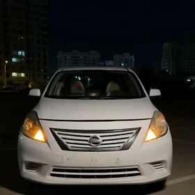 Nissan Versa 2012