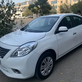 Nissan Versa 2011