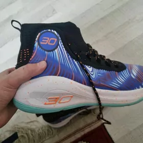 Баскетбольные кроссовки Curry7