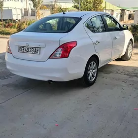 Nissan Versa 2012