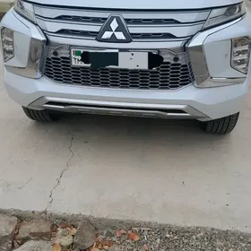 Mitsubishi Pajero 2020