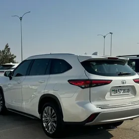 Toyota Highlander 2021