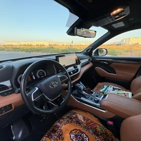 Toyota Highlander 2023