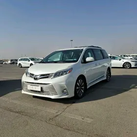 Toyota Sienna 2019