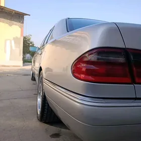 Mercedes-Benz E-Class 1999