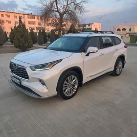 Toyota Highlander 2022