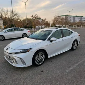 Toyota Camry 2025