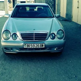 Mercedes-Benz E320 2001