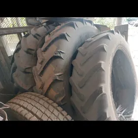 Traktor tekeri we diskasy