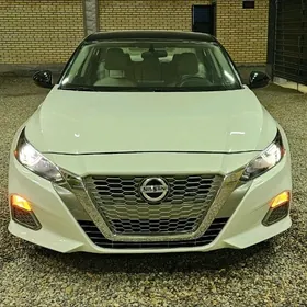 Nissan Altima 2020