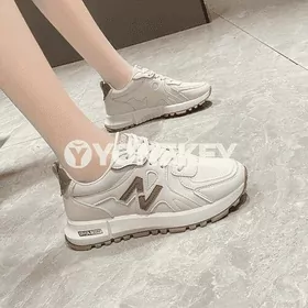 Gyzlar üçin  sport aýakgaplar