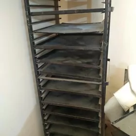 Тележка с листами 14шт,для выпечки мучных изделий