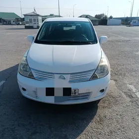 Nissan Versa 2012