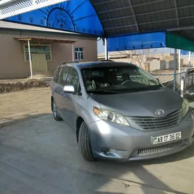 Toyota Sienna 2011