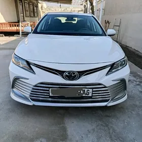 Toyota Camry 2021