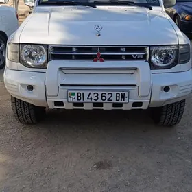 Mitsubishi Pajero 2000