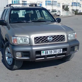 Nissan Pathfinder 1999