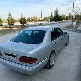 Mercedes-Benz E320 2000